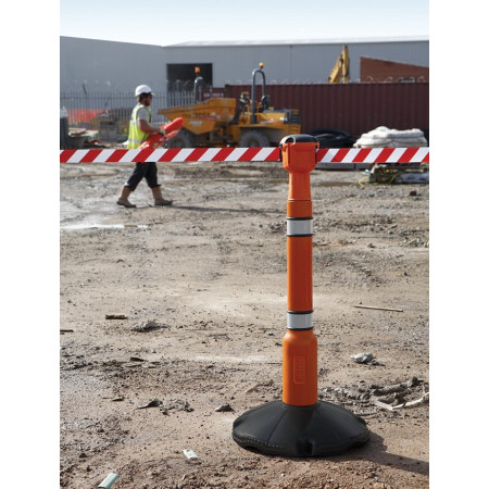 Mit optionalem Banddispenser Bereiche auf der Baustelle absperren