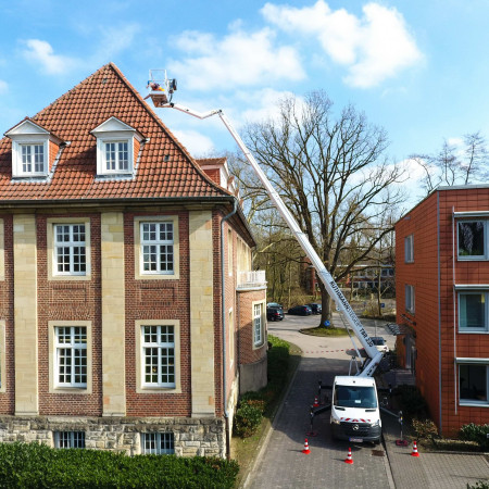 Der TBR 230 bietet 185° Aufrichtwinkel des Rüssels (Korbarm)