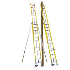 Links: Leiter an Wand mit seitlichen Stützen (Option), Rechts: Leiter an Mast mit Seilverspannung