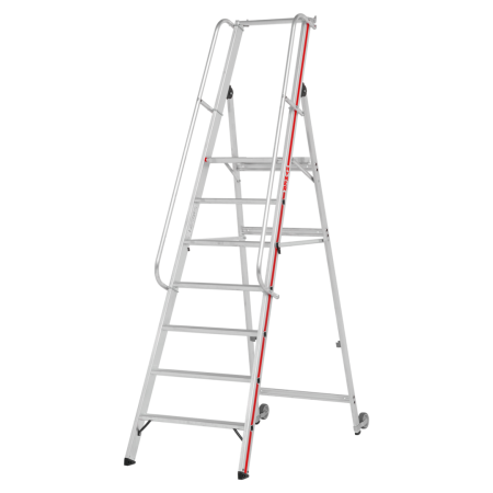 Scala a piattaforma con lunghi corrimano e rulli per spostamento