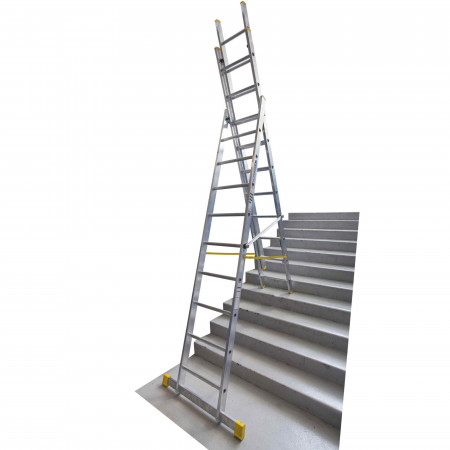 Variante 3 x 10 als Stehleiter auf einer Treppe
